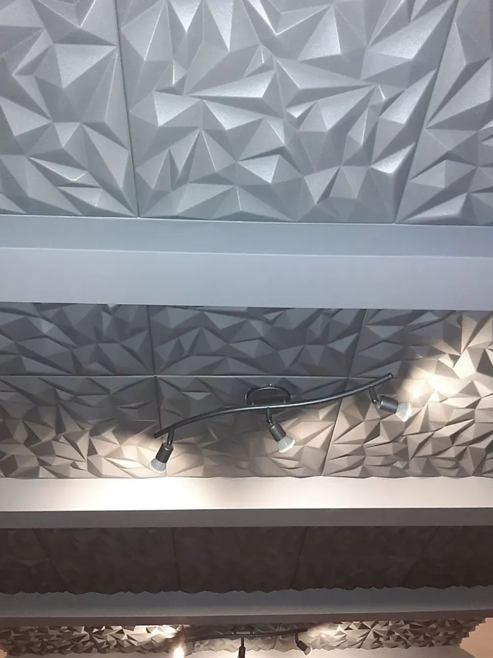 Deccart Panneaux de plafond et panneaux muraux Decoratif 3D Ametyst Gris 8m² / 32pièces- Panneau Mural Décoratif