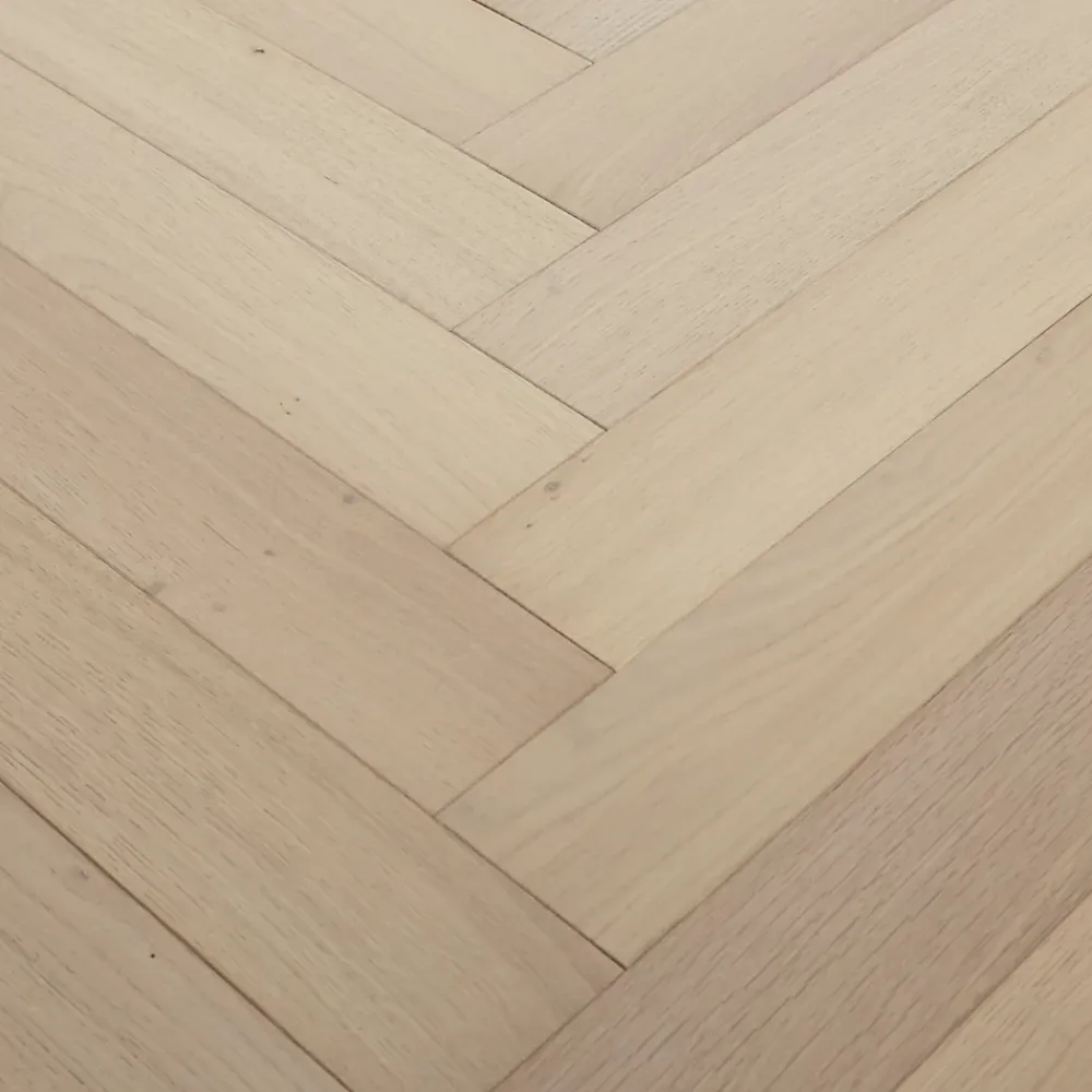 GoodHome Parquet Contrecollé|Parquet Chevron<Parquet contrecollé clipsable Lulea bâtons rompus en chêne huilé coloris naturel