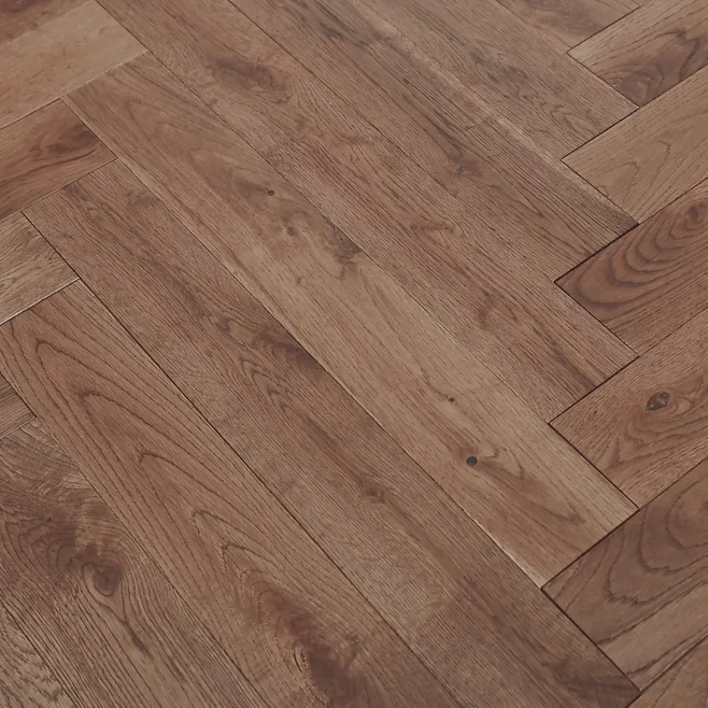 GoodHome Parquet Chevron|Parquet Massif<Parquet massif à coller Skara bâtons rompus en chêne verni brun