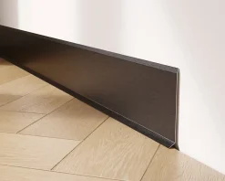 Ilcom Plinthe Pour Parquet Et Stratifié<Plinthe décorative pour mur F Noir satiné - 100mm x 2700mm x 0,65 ep.