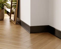 Ilcom Plinthe décorative pour mur F Noir satiné - 60mm x 2700mm x 0,65 ep.- Plinthe Pour Parquet Et Stratifié