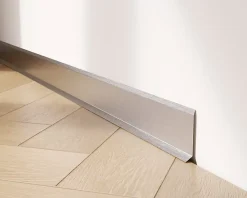 Ilcom Plinthe décorative pour mur F Argent satiné - 60mm x 2700mm x 0,65 ep.- Plinthe Pour Parquet Et Stratifié