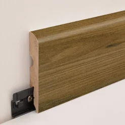 GoodHome Plinthe Pour Parquet Et Stratifié<Plinthe MDF arrondie, effet chêne brun , décor 4, H.8 cm x L. 220 cm x ép.13 mm ( vendue à la pièce)