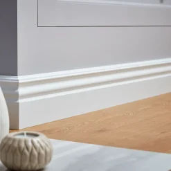 GoodHome Plinthe Pour Parquet Et Stratifié<Plinthe MDF Blanc 220 x 12 cm Décor 10 (vendue à la pièce)