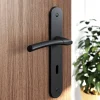 GoodHome Poignée De Porte<Poignée sur plaque avec serrure, noir mat, L.128 mm x l.40 mm, entraxe 195 mm, Hirel vendue par 3 pièces