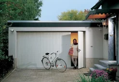 Hormann Porte De Garage Basculante<Porte de garage basculante avec portillon blanc trafic RAL 9016 - l.237,5 x h.200 cm