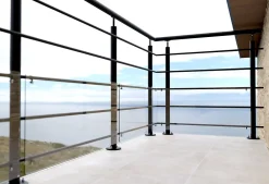 Alumin'home Poteau à plat pour garde corps Oxalis noir ral 9005- Garde-Corps, Balustrade