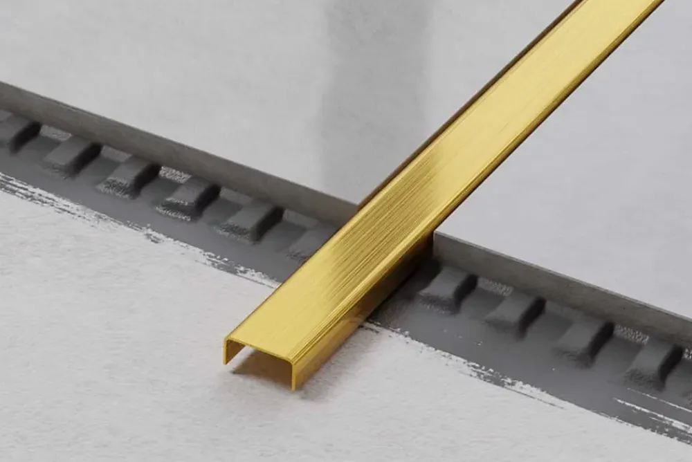 Ilcom Profilé Carrelage<Profilé décoratif C en acier inoxydable pour carrelage Or satiné - 40 mm x 2700 mm x 0,65 ep.