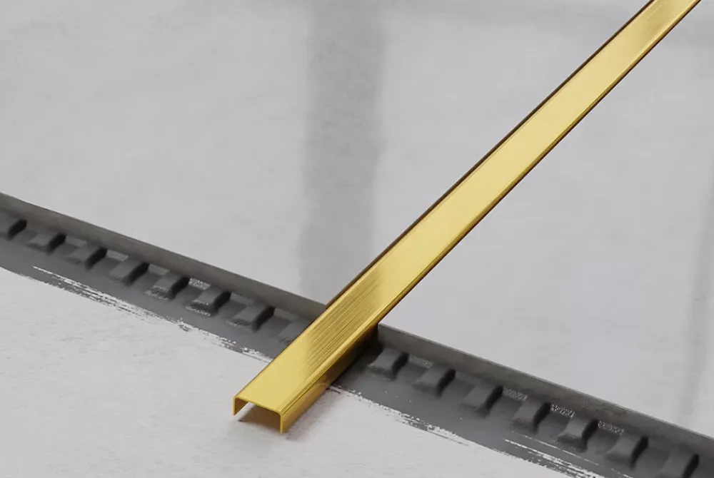Ilcom Profilé Carrelage<Profilé décoratif C en acier inoxydable pour carrelage Or satiné - 40 mm x 2700 mm x 0,65 ep.