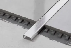 Ilcom Profilé Carrelage<Profilé décoratif C en acier inoxydable pour carrelage Argent satiné - 20 mm x 2440 mm x 0,65 ep.