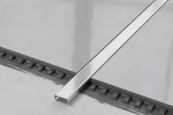 Ilcom Profilé Carrelage<Profilé décoratif C en acier inoxydable pour carrelage Argent satiné - 20 mm x 2700 mm x 0,65 ep.
