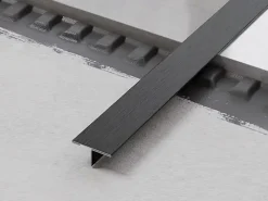 Ilcom Profil décoratif T en acier inoxydable pour couvrir jonction Noir satiné - 20mm X 10mm X 2700mm- Profilé Carrelage