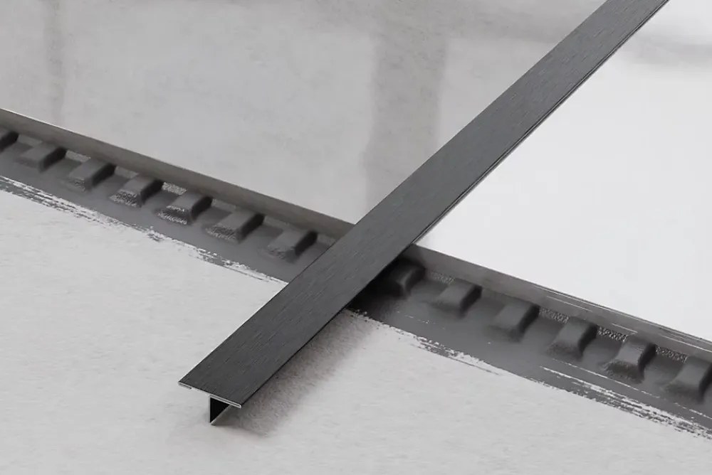 Ilcom Profil décoratif T en acier inoxydable pour couvrir jonction Noir satiné - 20mm X 10mm X 2440mm- Profilé Carrelage