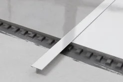 Ilcom Profilé Carrelage<Profil décoratif T en acier inoxydable pour couvrir jonction Argent satiné - 20mm X 10mm X 2700mm