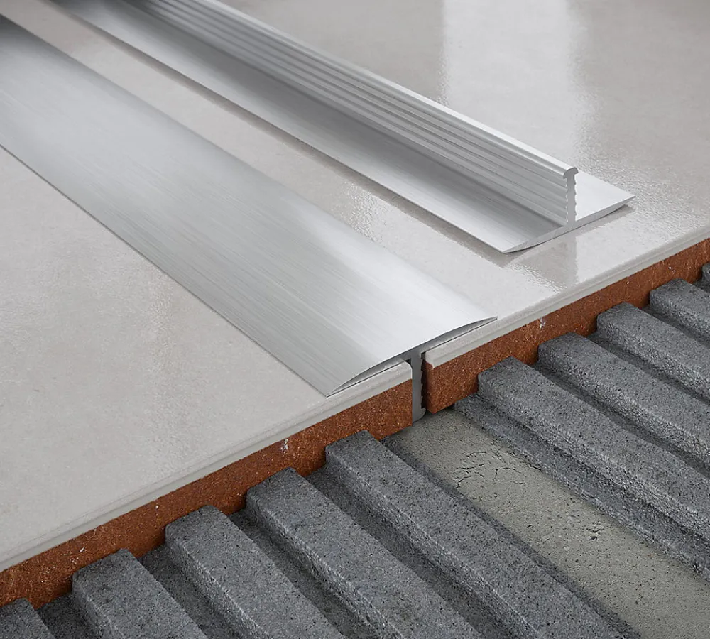 Diall Profilé de transition intérieur droit aluminium effet chromé poli L.2,5m x l.2,6cm x ep.11mm- Profilé Carrelage