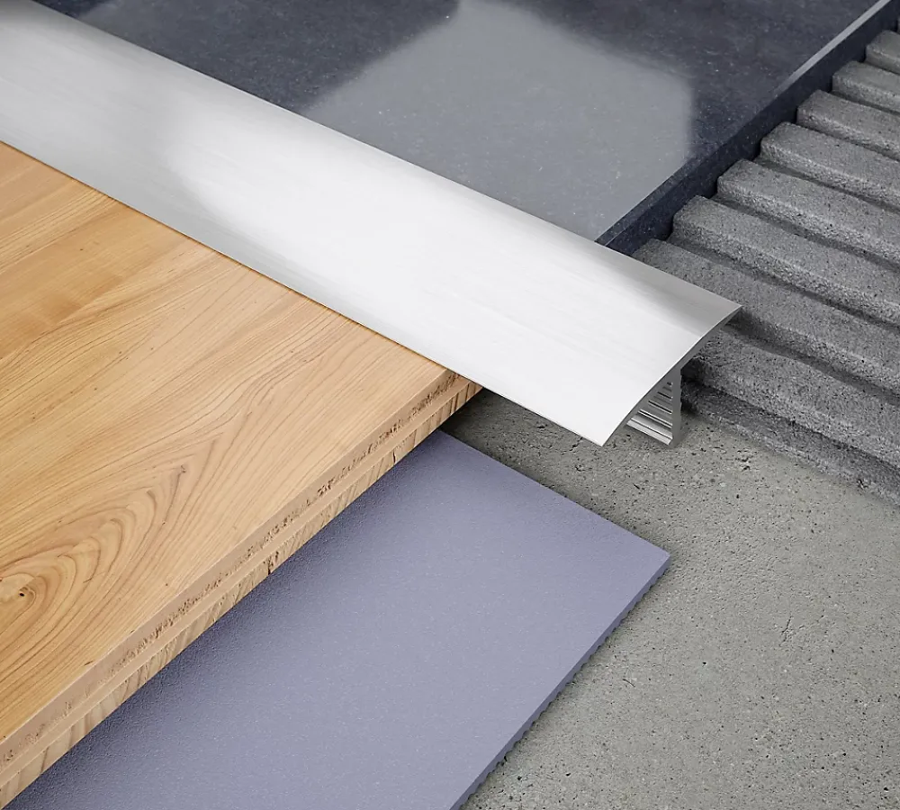Diall Profilé de transition intérieur droit aluminium effet chromé poli L.2,5m x l.2,6cm x ep.11mm- Profilé Carrelage