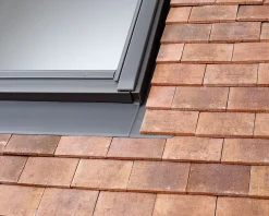 Velux Raccord, Habillage Et Bloc Isolant De Fenêtre De Toit<Raccord fenêtre de toit simple sur tuiles plates EDP SK06 gris