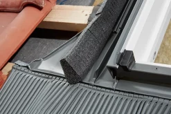Velux Raccord, Habillage Et Bloc Isolant De Fenêtre De Toit<Raccord fenêtre de toit simple sur tuiles EDW MK08 rouge