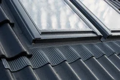 Velux Raccord fenêtre de toit simple sur tuiles EDW SK06 gris- Raccord, Habillage Et Bloc Isolant De Fenêtre De Toit