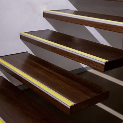 Floordirekt Seuil d'escalier Avec simple caoutchouc Power Grip Longueur: 134 cm Pré-percé Gris- Profilé De Rénovation De Marche
