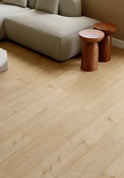GoodHome Sol stratifié Accrington , passage élevé AC4, effet chêne, L.128,5 cm x l.19,2 cm x ép.8 mm, résistant à l'eau- Sol Stratifié