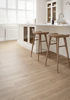 GoodHome Sol stratifié Bryce , passage intense AC5, effet chêne miel, L.129,2cm x l.19,3cm ép.8 mm, résistant à l'eau- Sol Stratifié