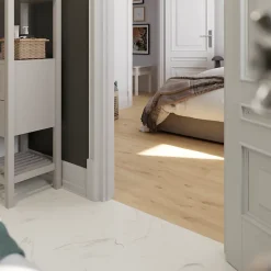 GoodHome Sol stratifié clipsable Elegance aspect marbre blanc 8 mm compatible pièces humides- Sol Stratifié