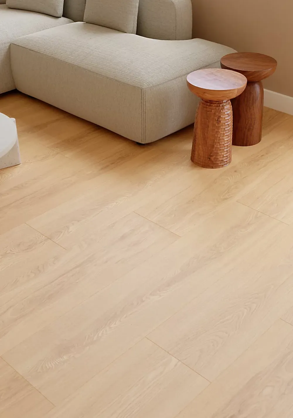 GoodHome Sol stratifié Dronfield , passage élevé AC4, effet chêne clair, L.128,5 cm x l.28 cm x ép.8 mm- Sol Stratifié