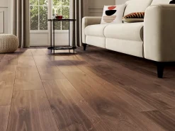 GoodHome Sol Stratifié<Sol stratifié Gladstone , passage élevé AC4, effet chêne brun, L.128,6 cm x l.19,4 cm x ép.8 mm