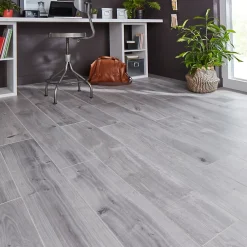 GoodHome Sol Stratifié<Sol stratifié Gladstone , passage élevé AC4, effet chêne grisé, L.128,6 cm x l.19,4 cm x ép.8 mm