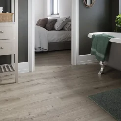GoodHome Sol Stratifié<Sol stratifié Rowley , passage élevé AC4, effet chêne grisé, L.129,2 cm x l.19,3 cm x ép.8 mm, résistant à l'eau