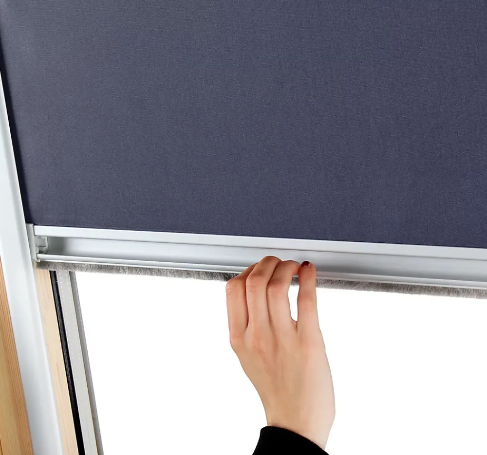 Avosdim Store occultant pour fenêtre de toit ROTO - Bleu - avec un vitrage de H 83,5 x 60 cm- Store De Fenêtre De Toit