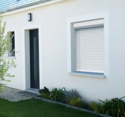Avosdim Volet Roulant<Volet Roulant Électrique Filaire - Alu Blanc - L80 x H100 cm - Motorise avec commande murale - Recoupable