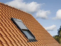 Velux Volet Roulant De Fenêtre De Toit|Volet Roulant De Fenêtre De Toit<Volet roulant rigide pour fenêtre de toit, gris anthracite, à énergie solaire, l.114 x H.118 cm, SSL SK06 0000S