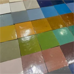 Gioia Materia Zellige Marocain traditionnel couleur : Vert lagon - 17 - format : 5x5 cm sur plaque de 30x30 cm -- Faïence Pour Wc